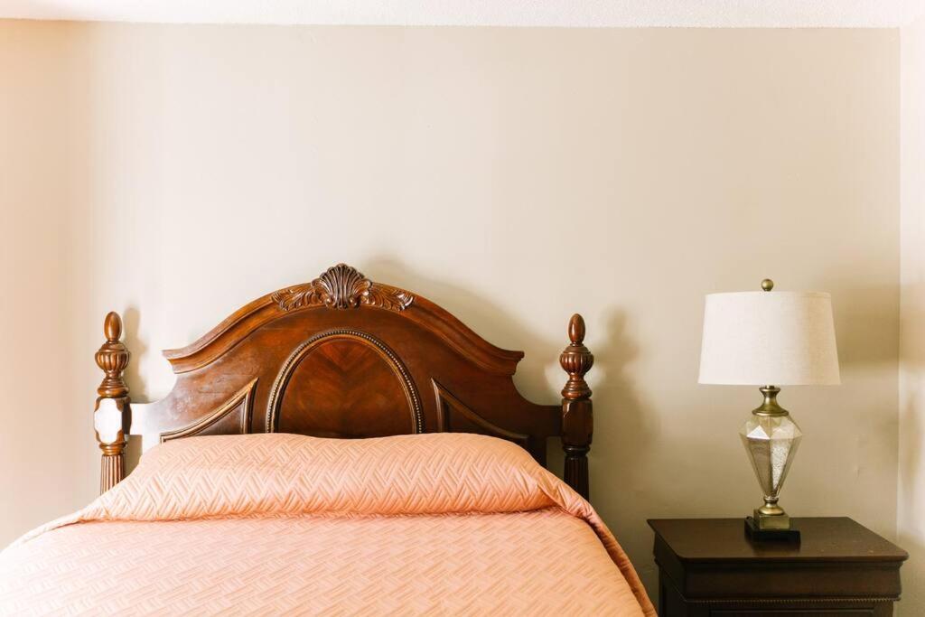 Вилла Cozy Downtown Gem Fully Equipped Free Parking Мобил Экстерьер фото